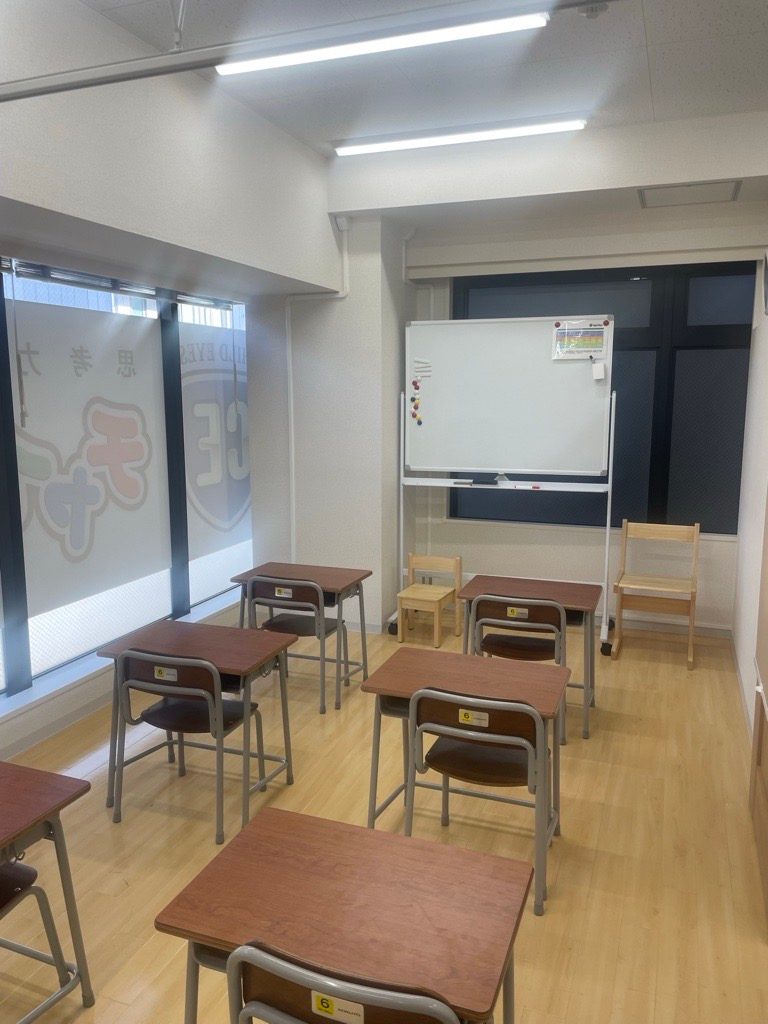 大宮西口校の教室内