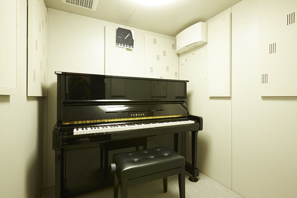 梅田スタジオのピアノのレッスンルーム