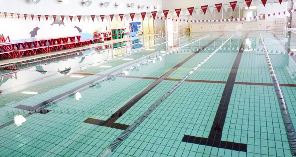 光明池のプール