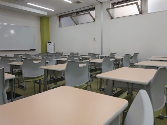 中名進学塾Lepton新瑞橋校の教室の室内