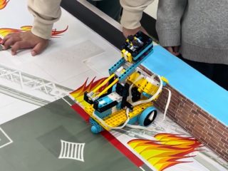 エディオン垂水校のレッスンの様子(手元・後ろ姿)
