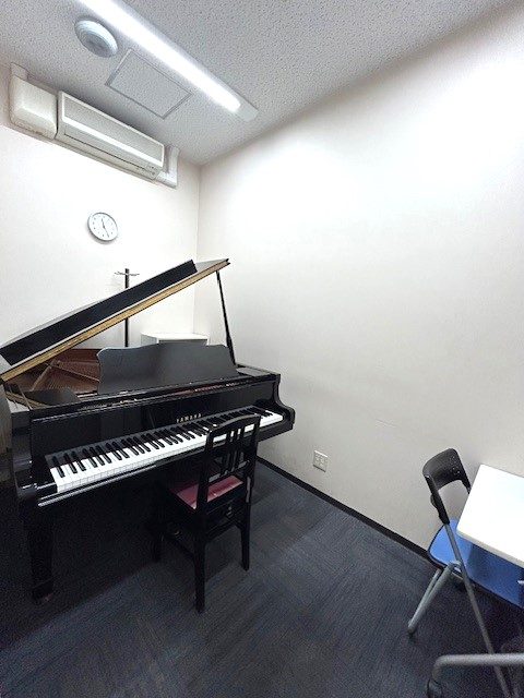 イオンモール岡山店のピアノのレッスンルーム
